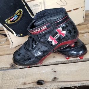 Under Armour 9.5 black and red cleats S102